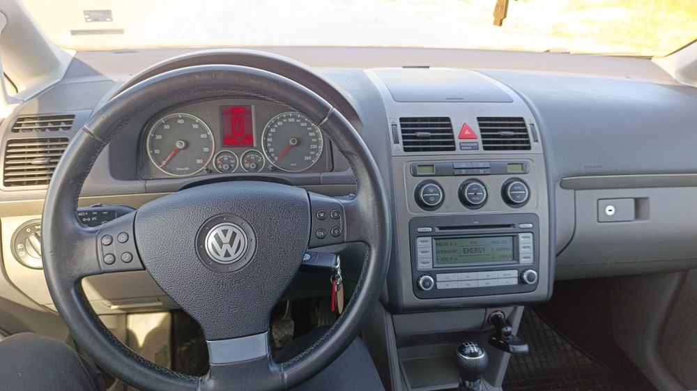 Volkswagen Touran 2.0 Eco full  Регистрация всичко платено.