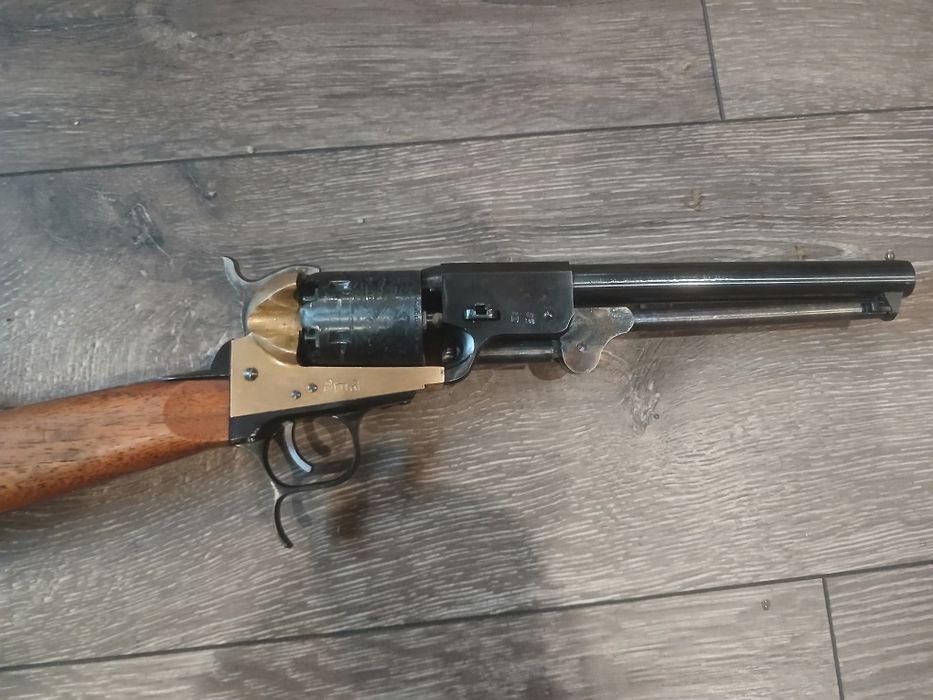 Стар револвер Колт Нави 1851г.