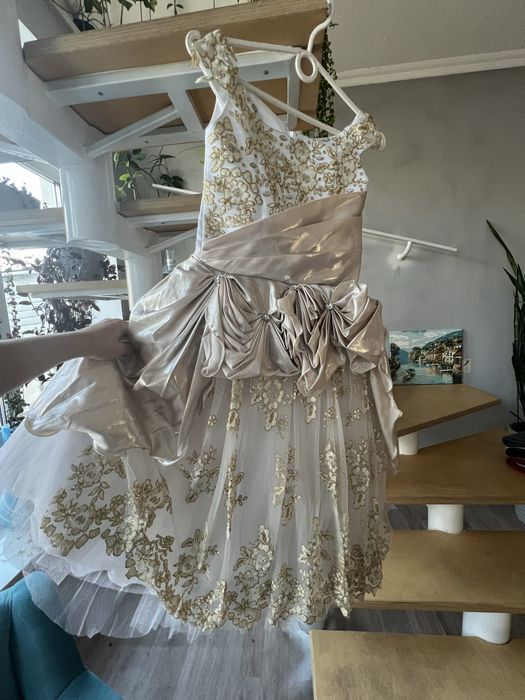 Нарядное платье для девочки