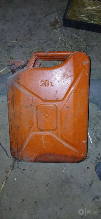 канистры - 2 штуки