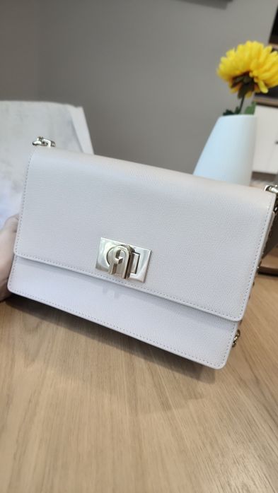 Бежова чанта FURLA оригинална