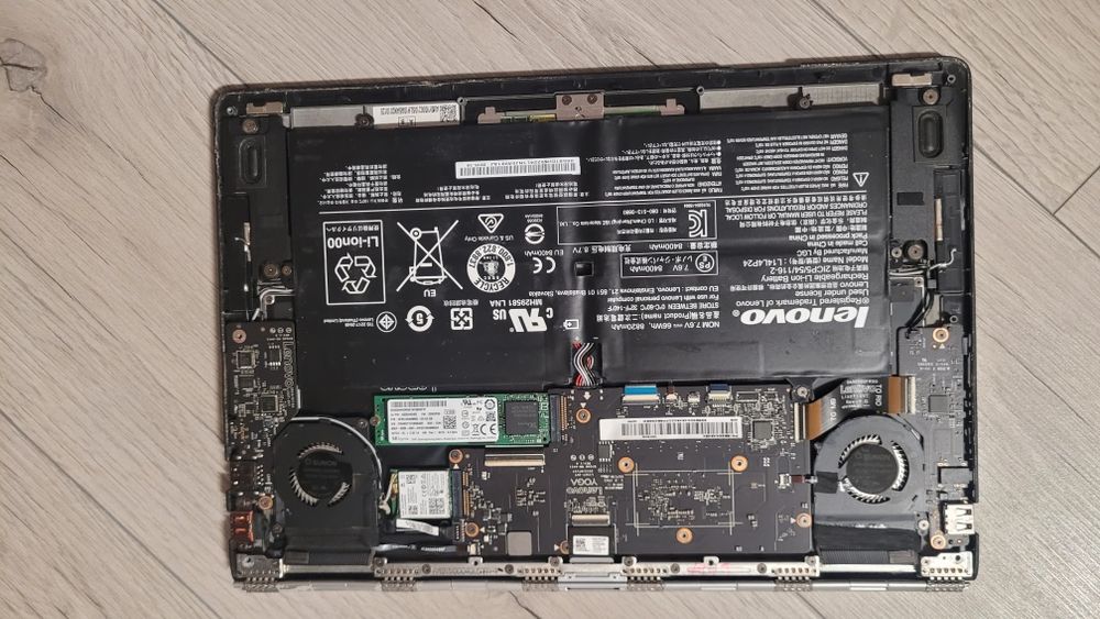 Dezmembrez Laptop 2 in 1 Lenovo Yoga 900-13ISK - i7 6th Gen