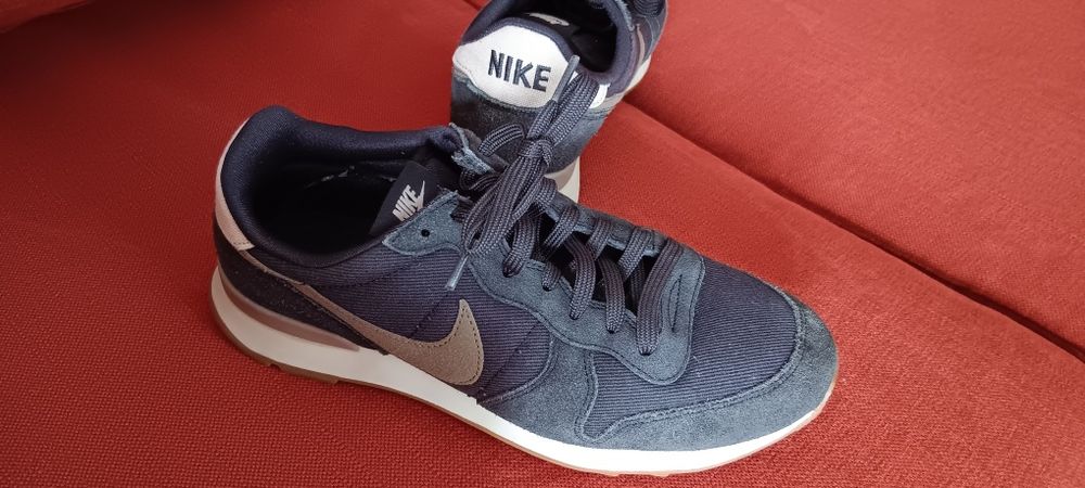 NIKE маратонки, изключително качествени и удобни ! Навсякъде с NIKE !!