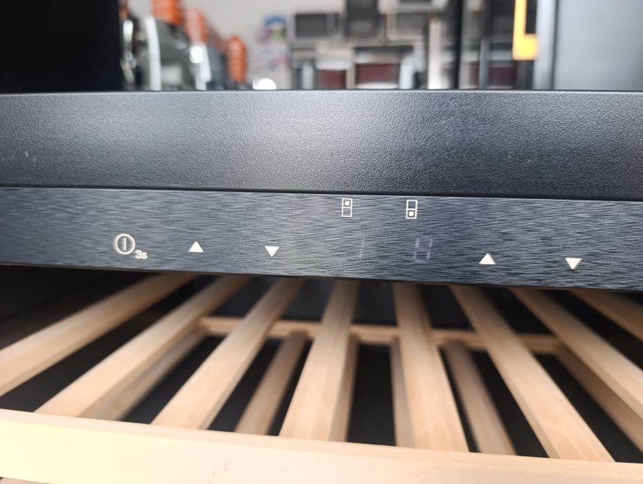 Витрина за вино  WINE COOLER