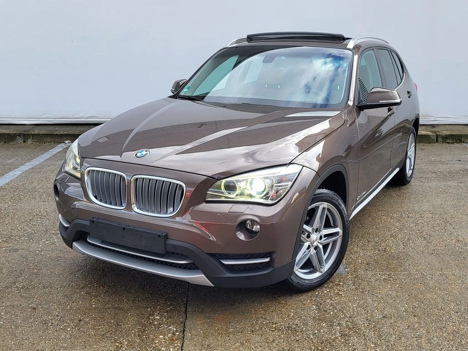 BMW X1 Panorama glass roof / Xenon Light /Navigation system Professional