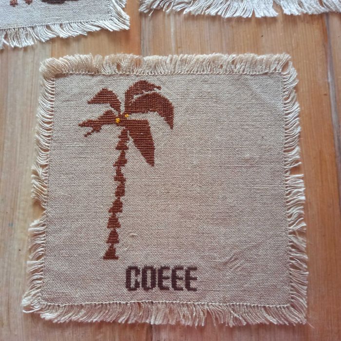 Ръчно бродирани салфетки за кафе ,, негърчета,, 5 бр.