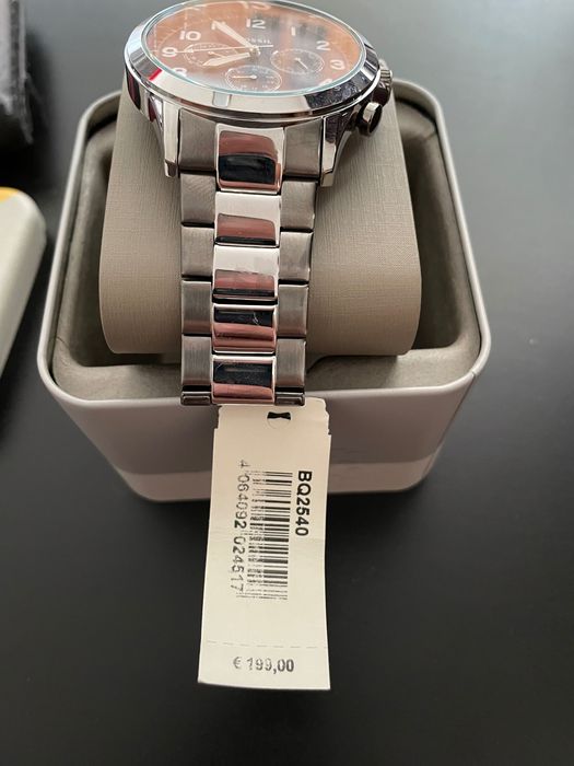 Часовник Фосил чисто нов