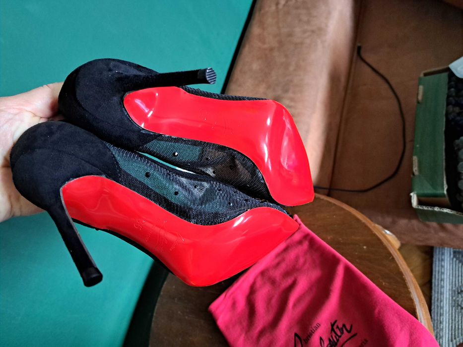 дамски обувки на токче Christian Louboutin номер35,Нови!