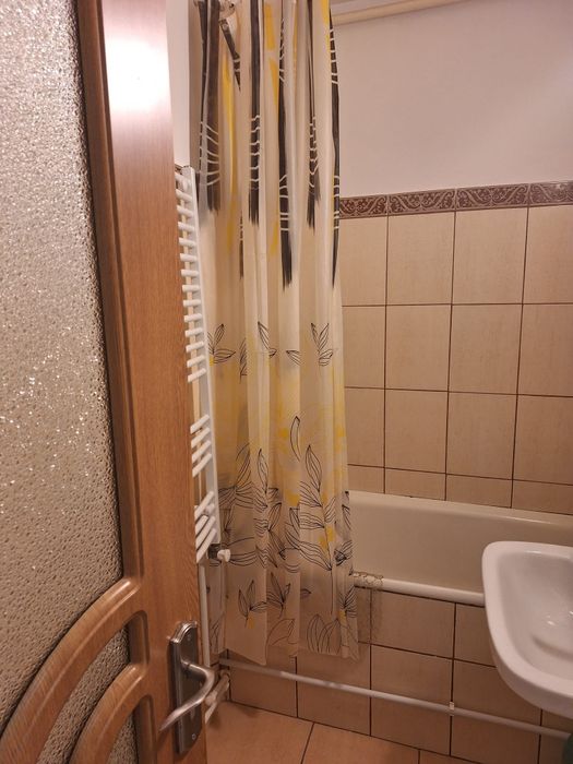 Închiriez garsonieră