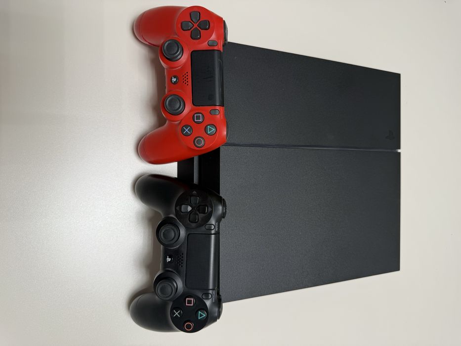 Vand PS4 1TB in stare foarte buna + jocurile din imagine si altele