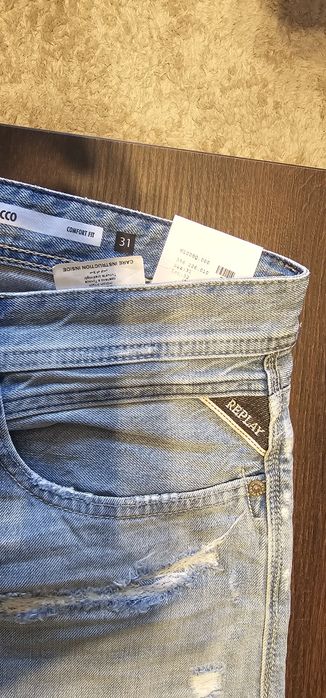 Blugi Replay noi cu eticheta
