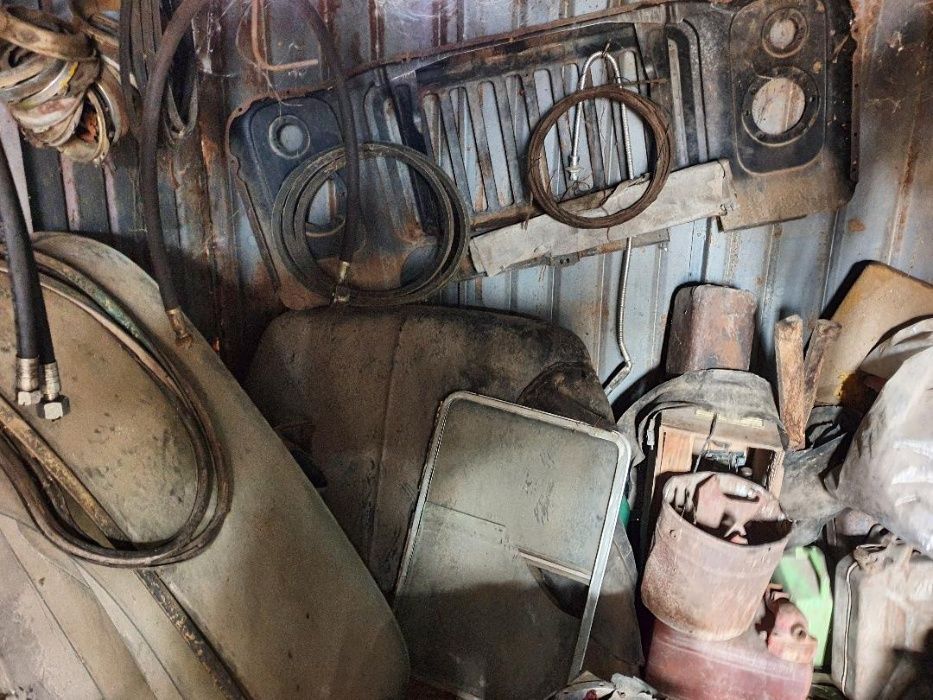 Продавам за Газ 53 калници маска капак предно стъкло