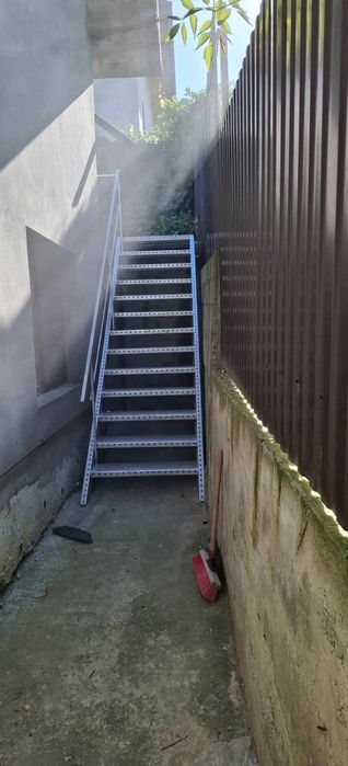 Scări metalice zincate