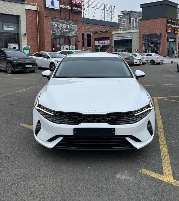 Kia k5 2023 yil oq toza