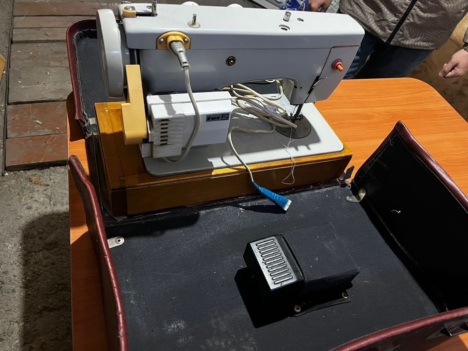 Продам швейную машину