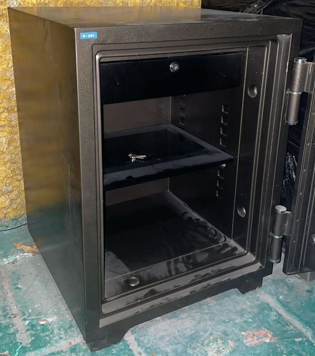 Продам сейф огнестойкий продам Diplomat