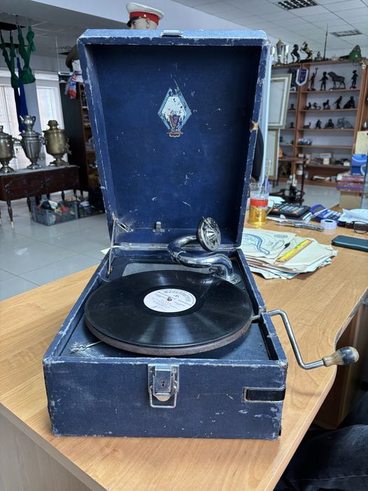 Патефон рабочий ссср