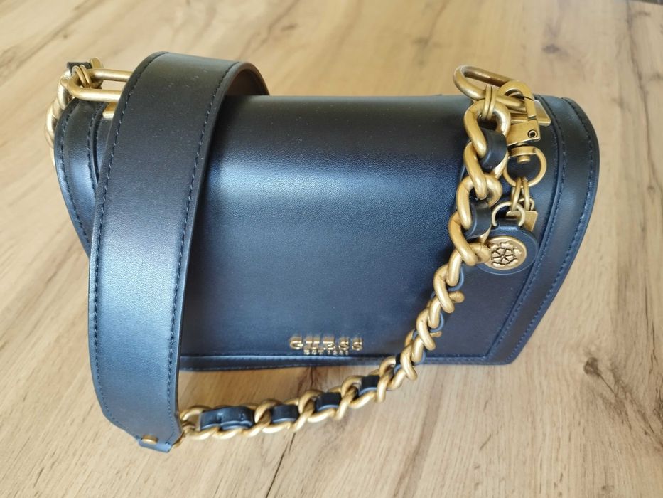 Дамска чанта Guess