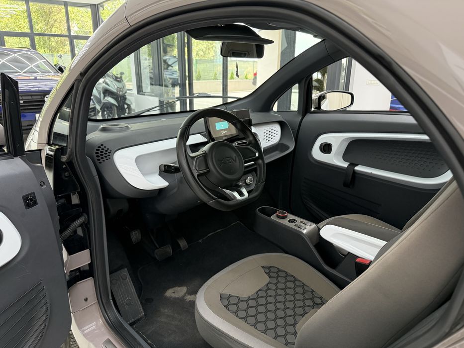 Xev Yoyo masina 16 ani ( permis de conducere b1 )
