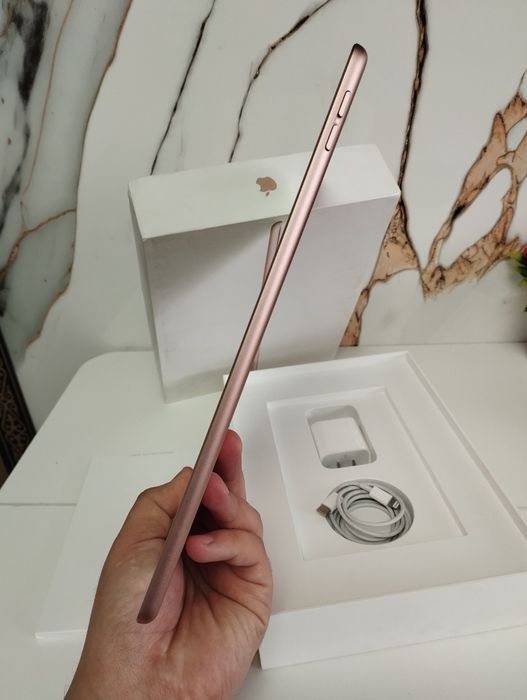 iPad 8 128G  ( Обмен )