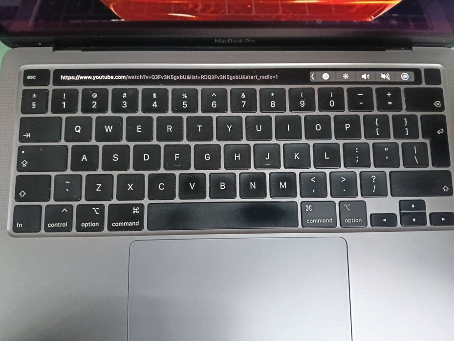 Macbook pro 2020 touchbar 16gb ram ssd 256