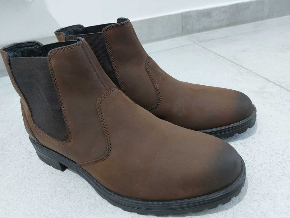 Vand 2 perechi ghete LASOKI