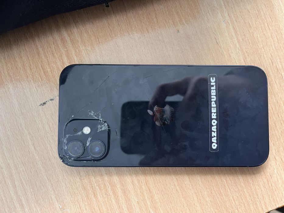 Продам Iphone 12