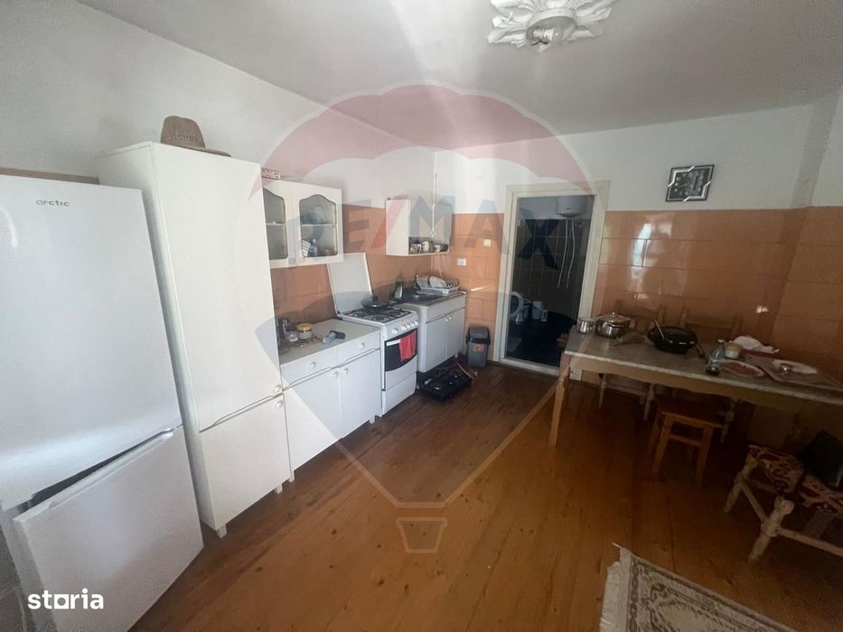 Casă 6 camere Jorasti