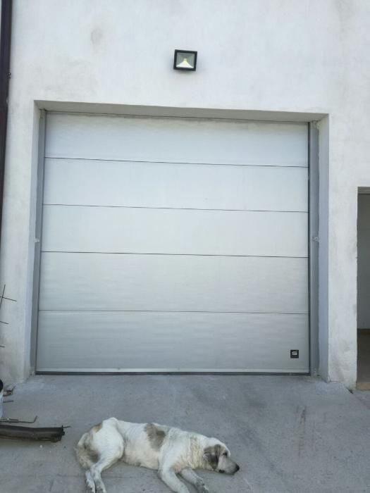 Гаражни секционни врати