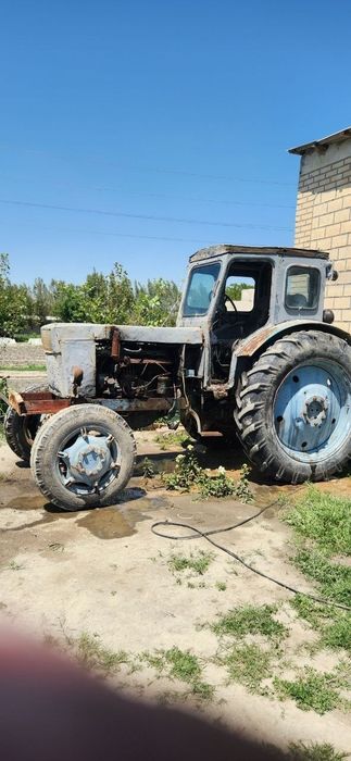 Traktor srochno sotiladi