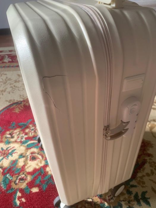 Чемодан молочный