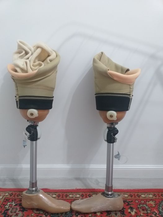 Продам протезы для ног.