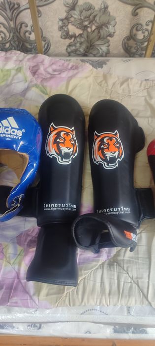 Спорт комплект перчатки и защита для ног