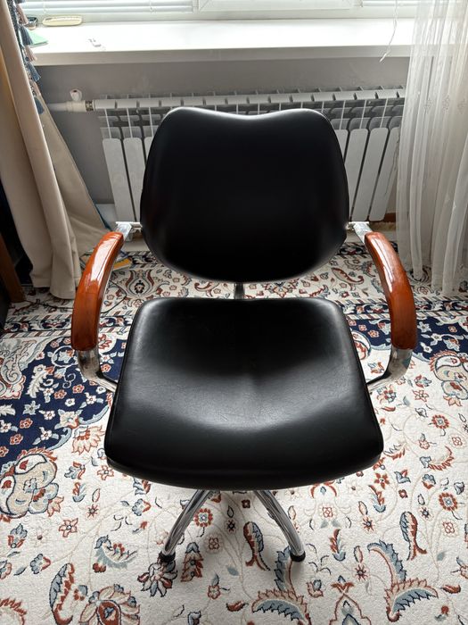 Парикмахерское кресло