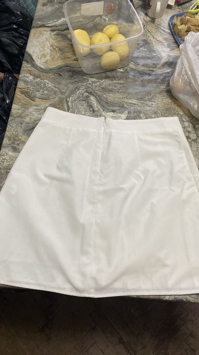 Бяла памучна пола