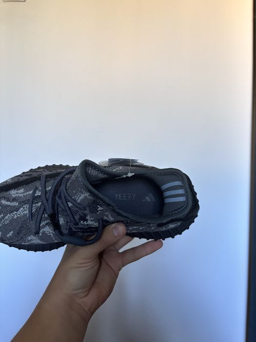 Yeezy Boost 350 V2
