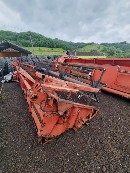 Dezmembram masa/header păioase CASE ih 825