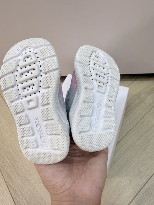 Продам Детские кроссовки GEOX