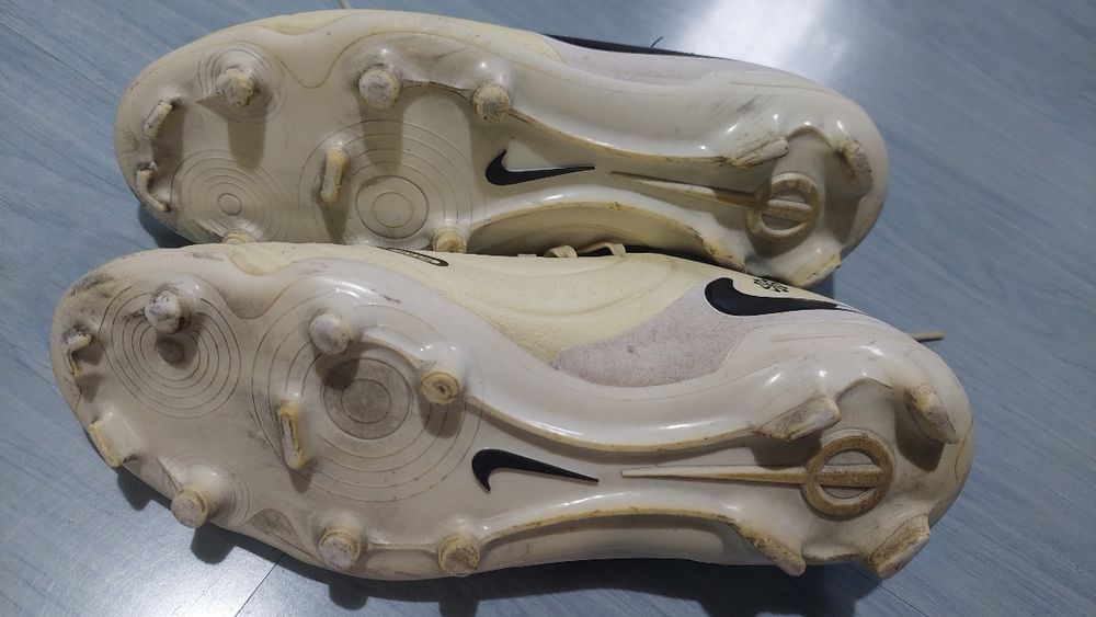 Футболни бутонки NIKE