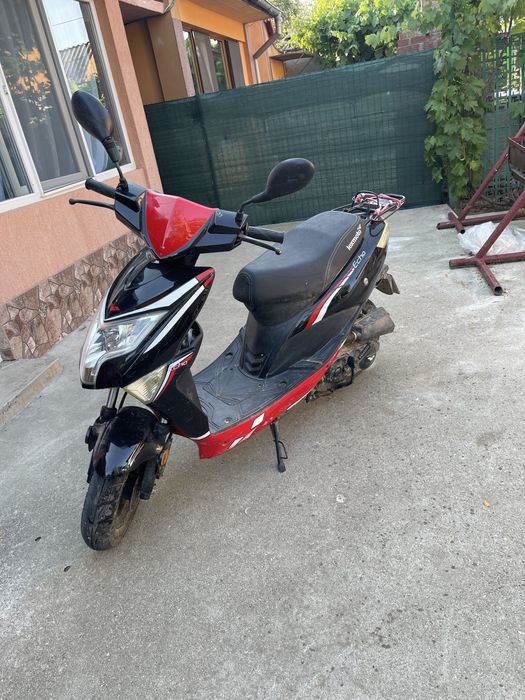 Vând scuter lexmoto