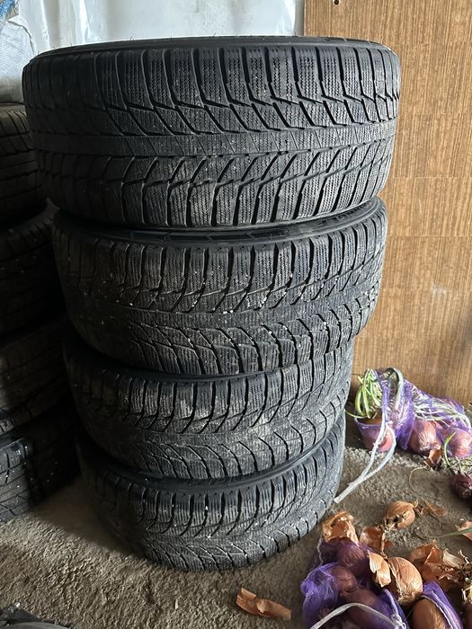 Продам шины 235/45/18