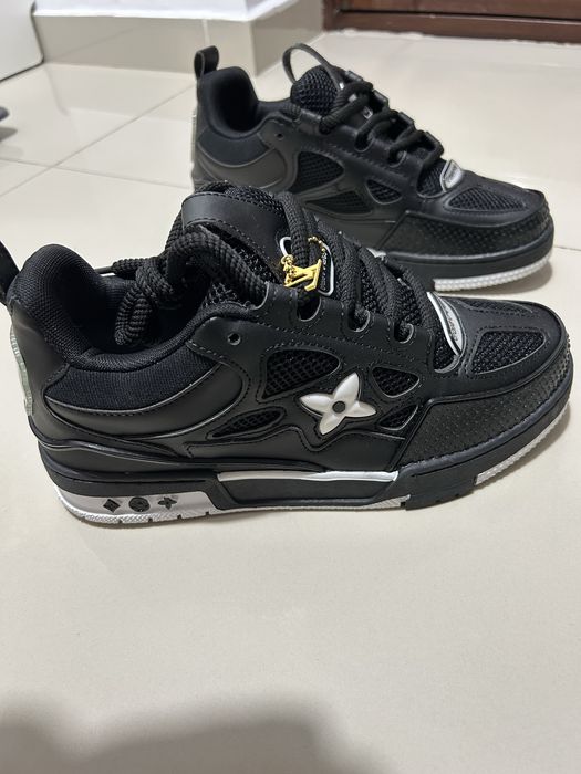 Adidasi Marime 42