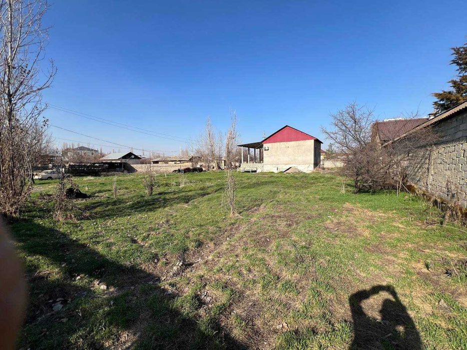 Ер участкаси 24,5 соток. Соткаси 17000у.е Янги Узб тарафда.