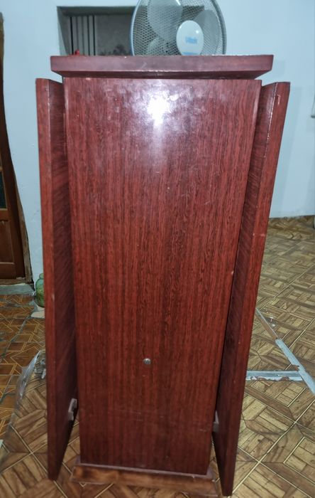 Продам комод и книжка стол стулья ,шкаф