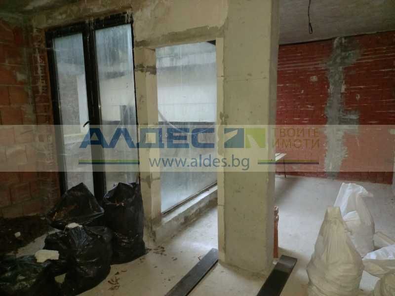 Продава имот, подходящ за преустройство, в луксозна сграда в Бояна!