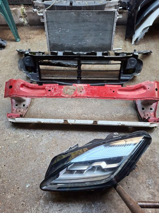 Far led trager  armatura bara radiator jaguar e pace