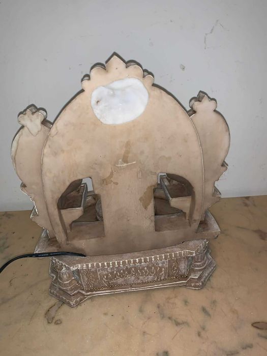 Cismea Fantana arteziana cu tenta religioasa