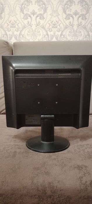 Монитор LG 17' vga