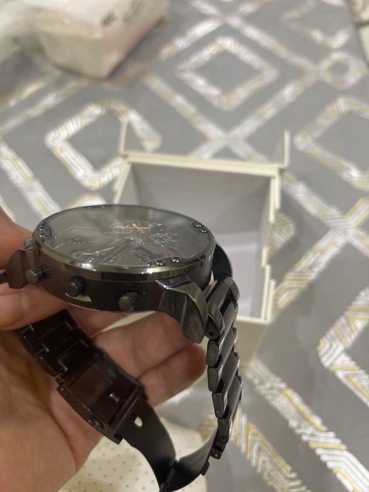 Часы наручные DIESEL