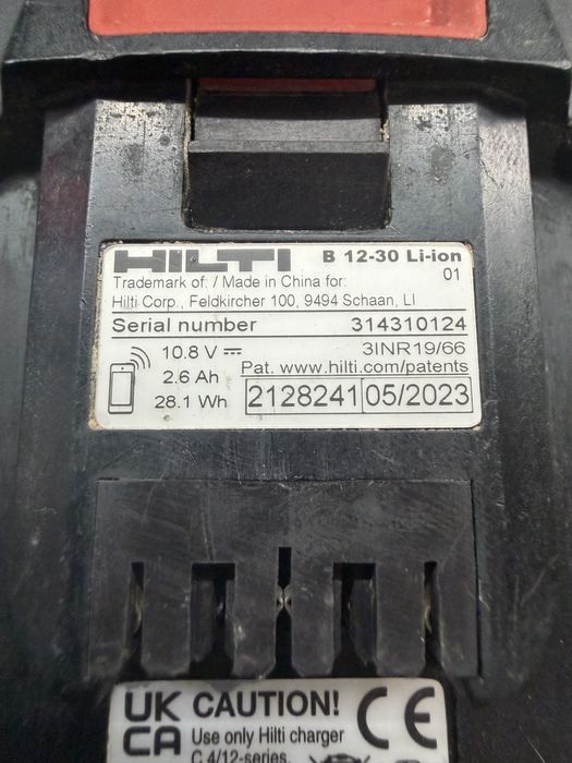Линеен лазер Hilti PM 30 MG , с батерия 2,6 ампера и зарядно